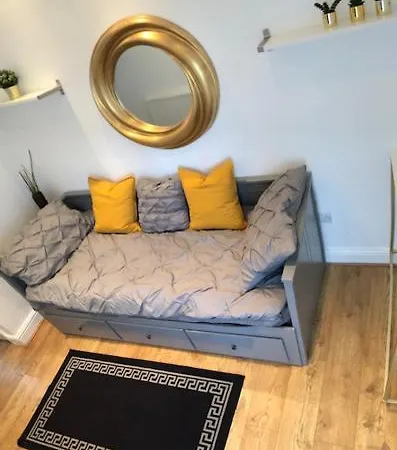 Cosy Heartfelt Room In A Home